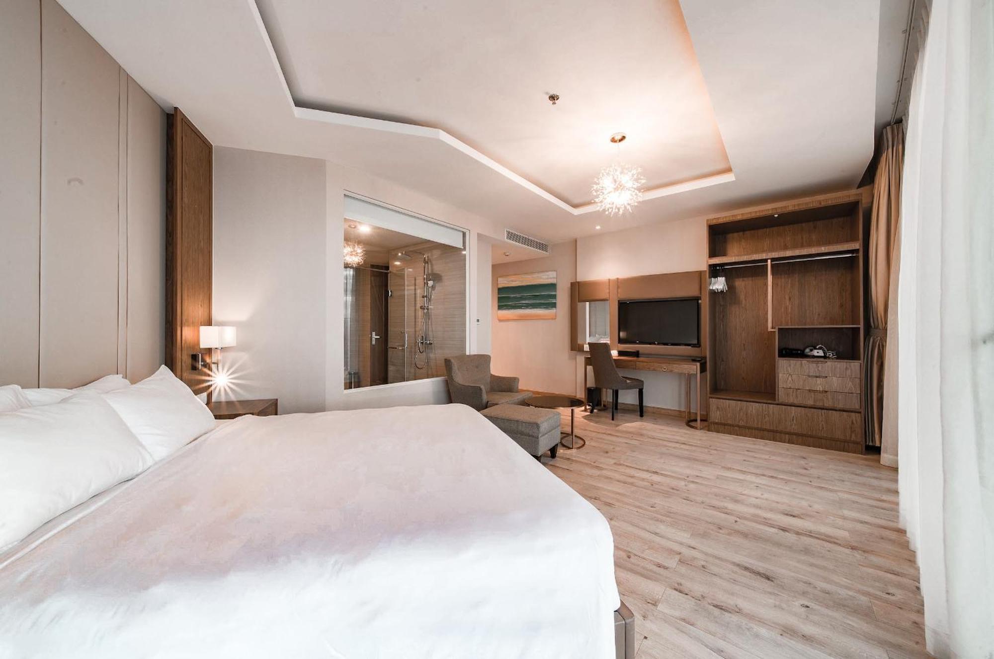 Coastal Panorama Oceanfront Suites Nha Trang Exterior foto