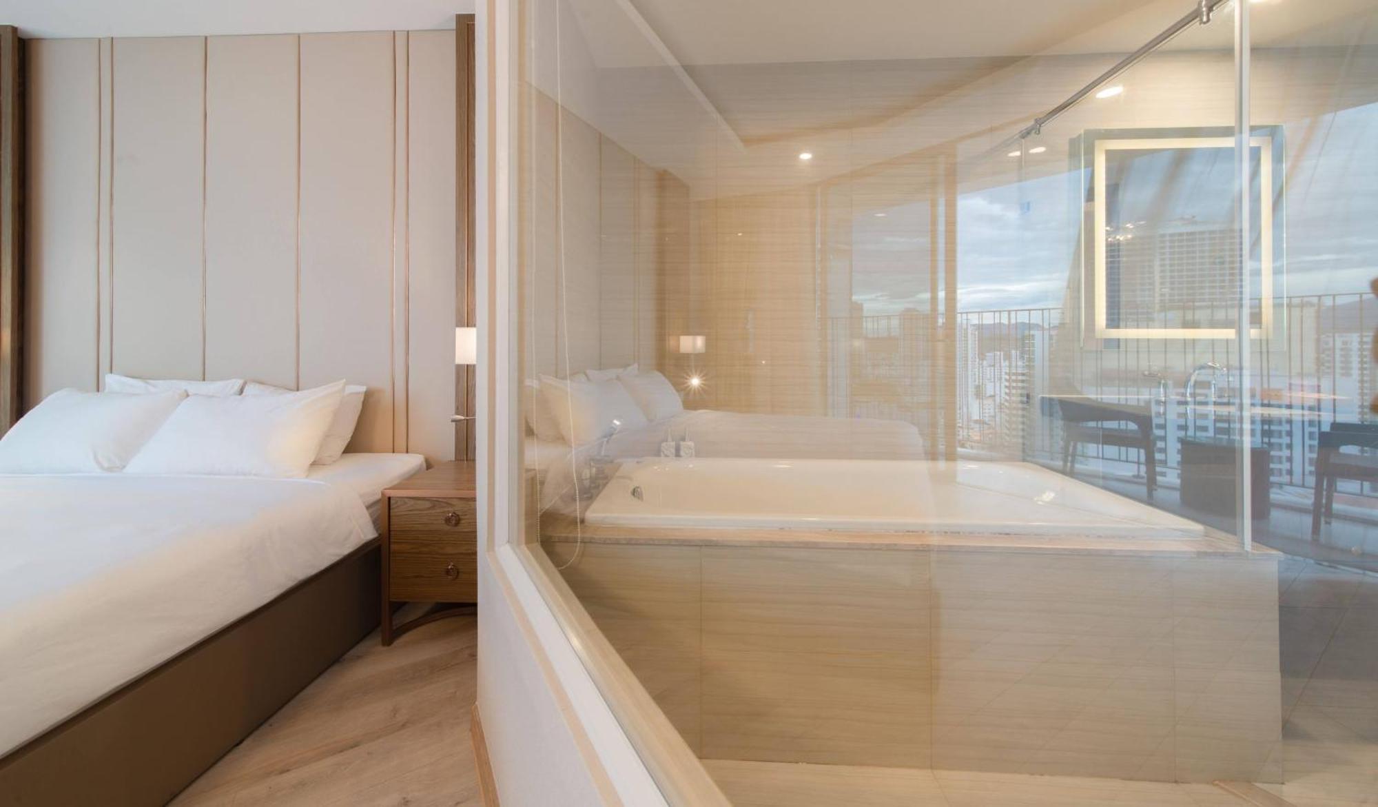 Coastal Panorama Oceanfront Suites Nha Trang Exterior foto