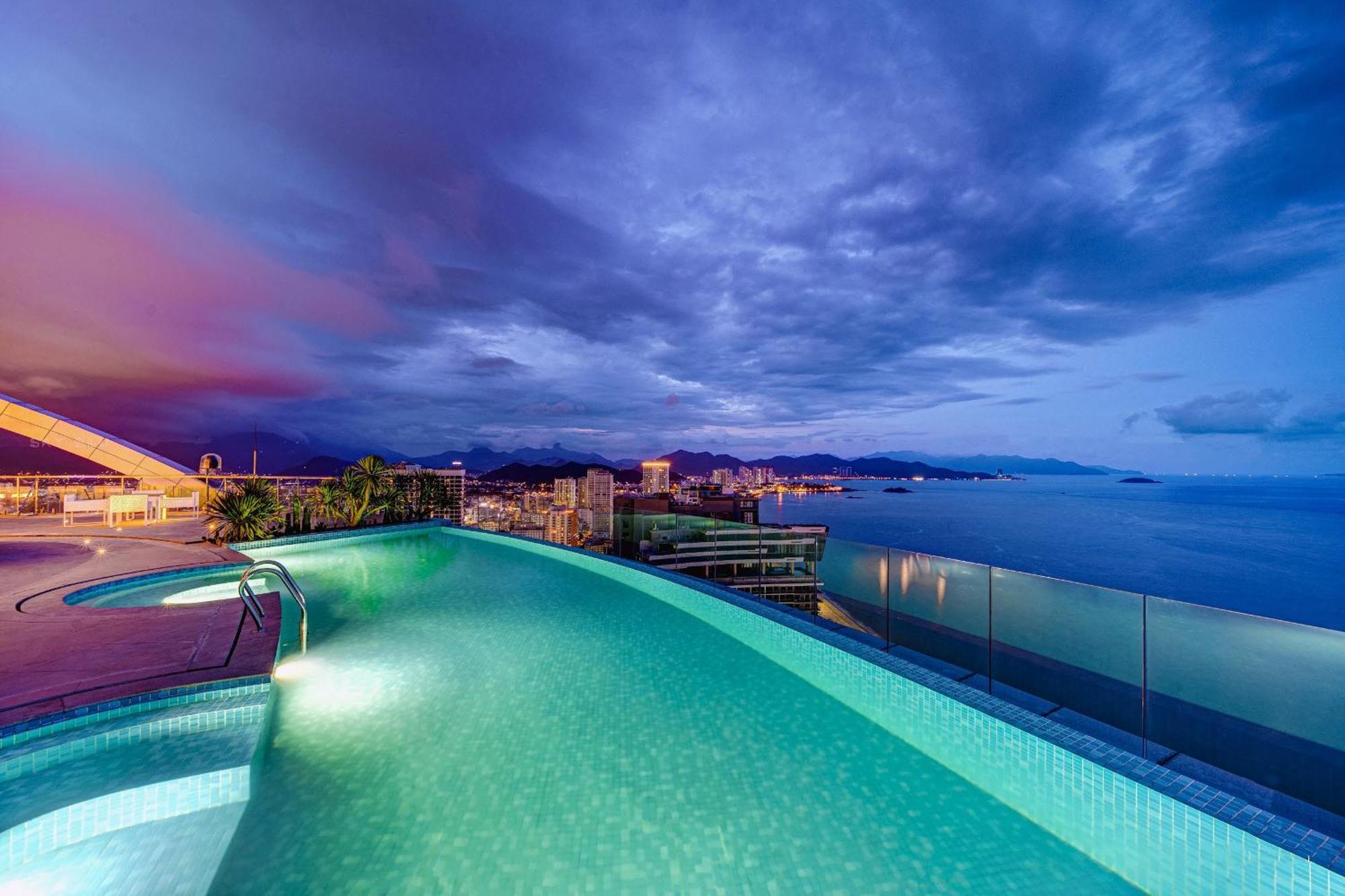 Coastal Panorama Oceanfront Suites Nha Trang Exterior foto