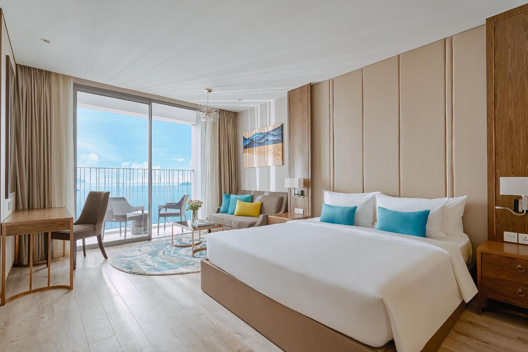Coastal Panorama Oceanfront Suites Nha Trang Exterior foto