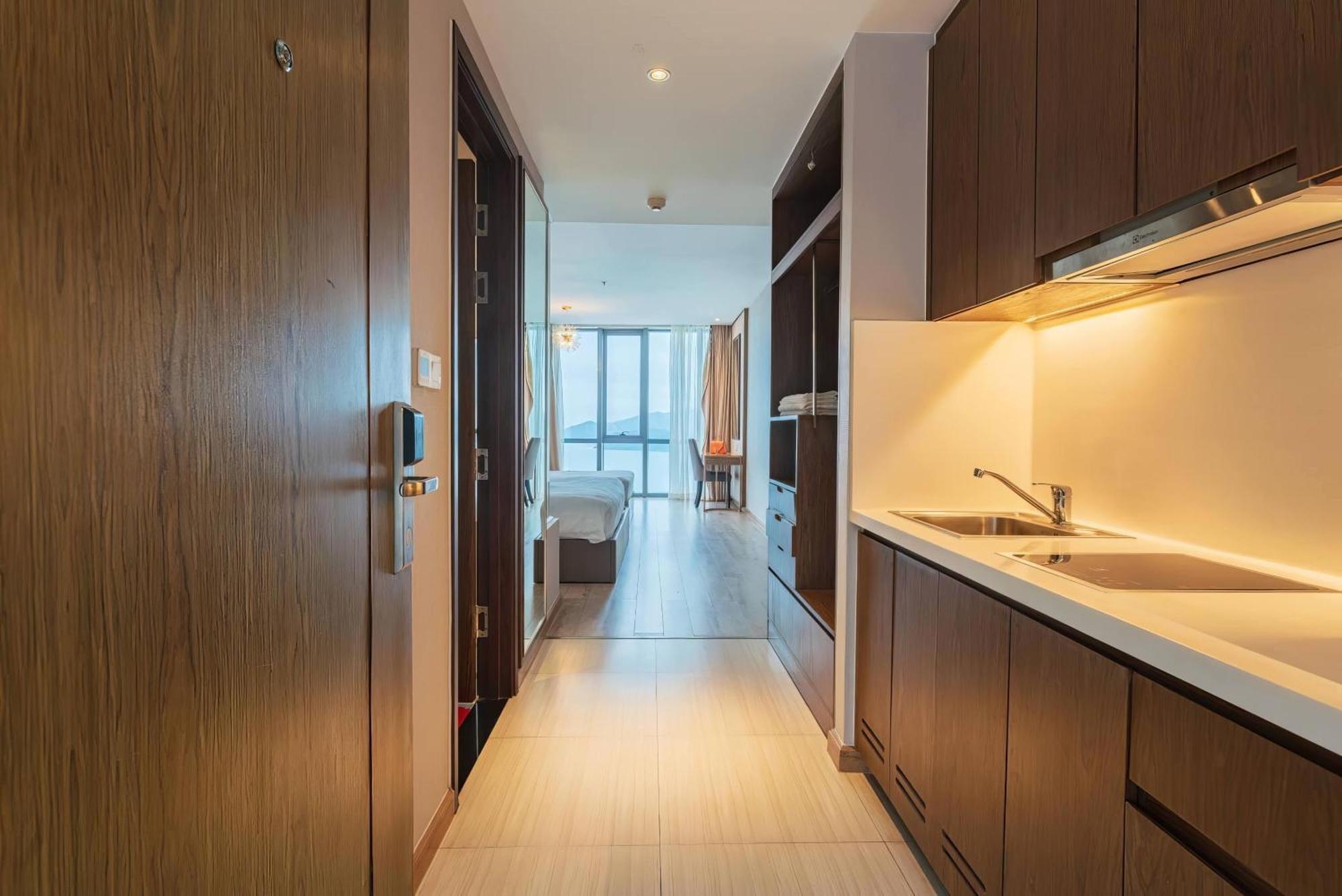 Coastal Panorama Oceanfront Suites Nha Trang Exterior foto