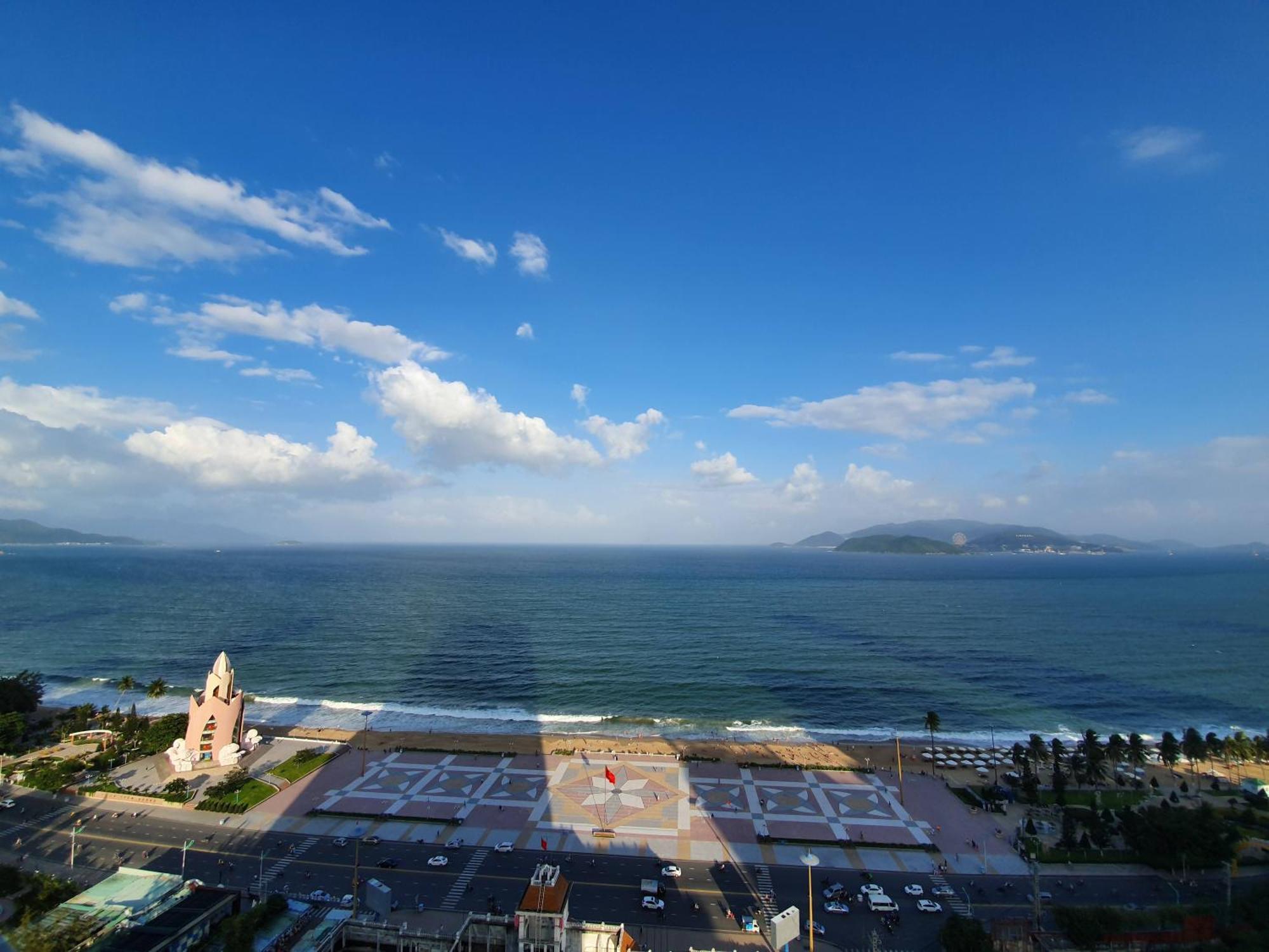 Coastal Panorama Oceanfront Suites Nha Trang Exterior foto