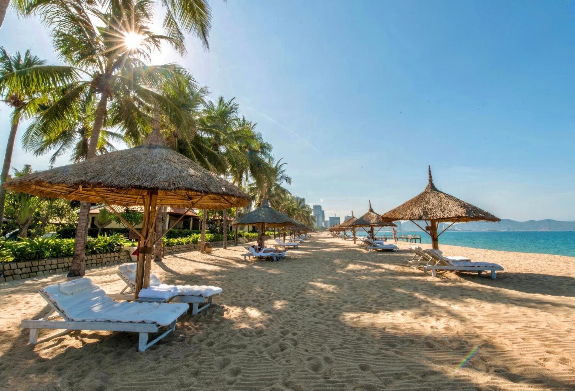 Coastal Panorama Oceanfront Suites Nha Trang Exterior foto